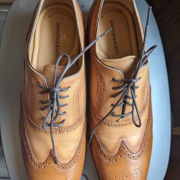 Johnston & Murphy tan wingtips - Picture 2 of 7